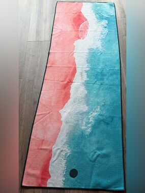 Manduka Beach Wave Print Yoga Mat Towel - Coral & Teal